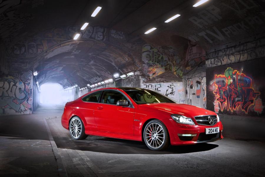  Mercedes-Benz C63 AMG Saloon 2013 года  (фото 18 из 22)